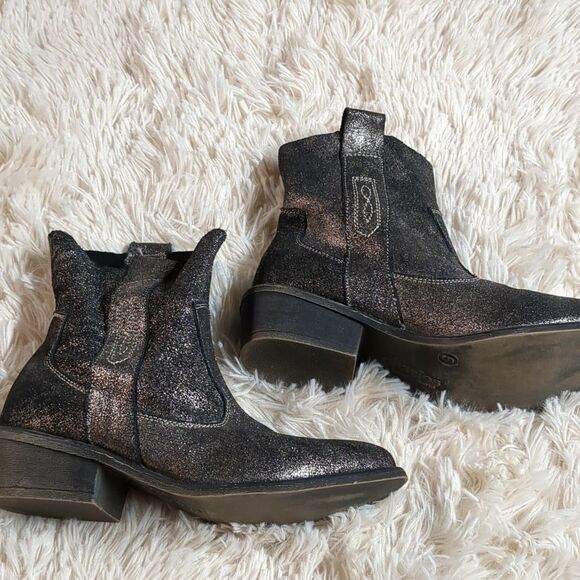 Charles by Charles David Silver Metallic Leather Booties Size 5 - Picture 1 of 9